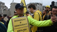 Menurut keterangan pihak kepolisian, ada 6 orang demonstran ditangkap. Foto: POOL/AFP via Getty Images/SEBASTIEN BOZON