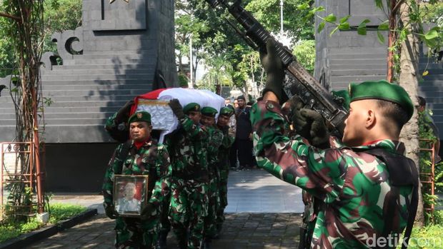 Pemakaman Hoeri di TMP Giri Tunggal Semarang, Sabtu (6/5/2023).