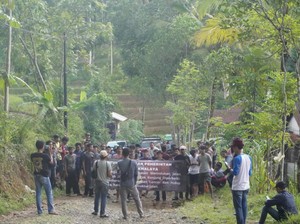 Geram Jalan di Tasik Rusak Parah, Warga: Sudah 26 Tahun Dibiarkan