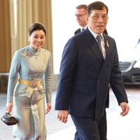 Raja Vajiralongkorn dan Ratu Suthida masuk dalam daftar bangsawan dan delegasi negara sahabat yang diundang ke penobatan Raja Charles III. Jelang perhelatan bersejarah tersebut, mereka diundang menghadiri jamuan resmi yang digelar di Istana Buckingham, London, Inggris, pada Jumat (5/5/2023). (Foto: Chris Jackson/Getty Images)