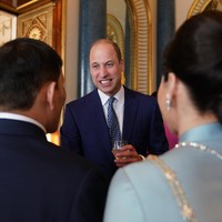 Di dalam Istana Buckingham, Raja dan Ratu Thailand sempat berbincang dengan Pangeran William. Turut hadir di acara tersebut, Ibu Negara AS Jill Biden, Ibu Negara Ukraina, Raja dan Ratu Spanyol, Sultan Brunei, dan Putra Mahkota Jepang Pangeran Fumihito beserta istri. (Foto: Jacob King - WPA Pool / Getty Images)