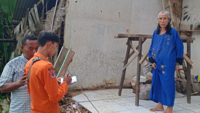 Rumah warga di Puncak Bogor rusak diterjang angin kencang