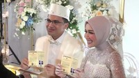 Sahrul Gunawan menikahi Dine dengan mahar 1 karat berlian dan emas 100 gram. Foto: dok. Channel YouTube Dine With Sahrul Gunawan