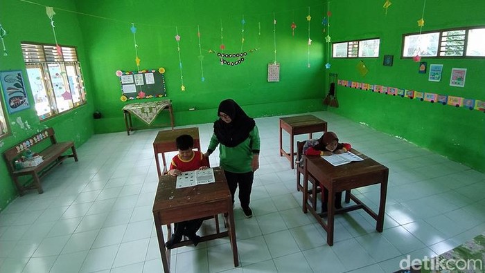 Siswa kelas 2 SDN Bulurejo 1, Kecamatan Mertoyudan, Kabupaten Magelang, hanya dua murid, Jumat (5/5/2023).