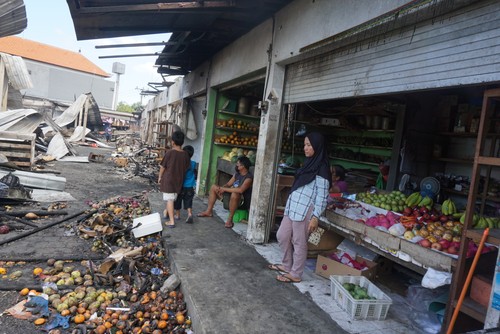 Suasana pasar Semat Sari pasca kebakaran, Sabtu (6/5/2023). (Agus Eka)