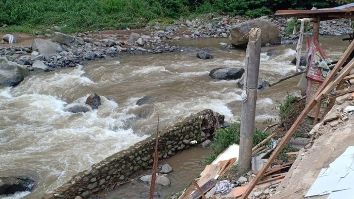 Sungai Ciliwung di Bogor meluap (dok. BPBD Bogor)