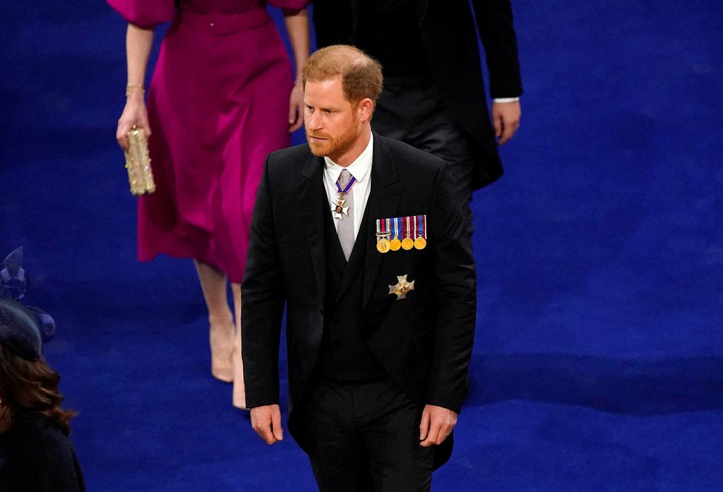 Pangeran Harry hadir dalam upacara penobatan Raja Charles III di Westminster Abbey, Sabtu (6/5/2023). Harry hadir tanda didampingi Meghan Markle.