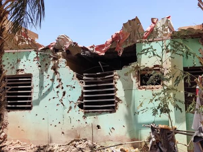 Tempat tinggal Fikri Wahyudi Maulana yang rusak terkena mortir akibat perang saudara di Sudan.(Dok Fikri).
