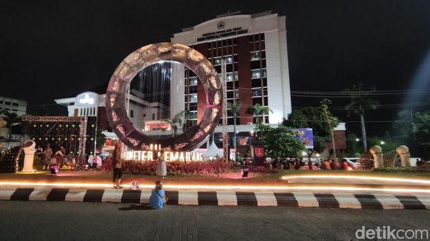 Monumen dan Taman Titik Nol Kilometer Semarang yang baru diresmikan.