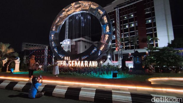 Monumen dan Taman Titik Nol Kilometer Semarang yang baru diresmikan.