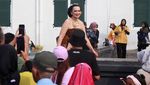 Warna-warni Penari Meriahkan World Dance Day di Kota Tua Jakarta