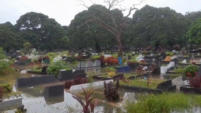 Banjir yang merendam Kabupaten Pesisir Selatan dan Agam.