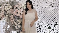 Fay Nabila dikenal sebagai kontestan penari di ajang Indonesia Mencari Bakat (IMB) tahun 2010. Banyak netizen tak menyangka jika Fay Nabila kini sudah menikah.