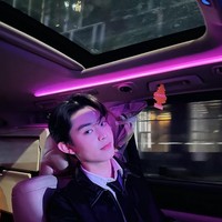 Tidak jarang dia disebut mirip dengan aktor Korea Lee Jong Suk. Foto: dok. Instagram/@phrrince