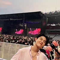 Sementara ini penampilan cool Prince saat nonton konser Blackpink di Jakarta pada bulan Maret. Foto: dok. Instagram/@phrrince