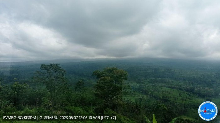 gunung semeru erupsi