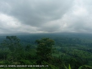 Gunung Semeru Erupsi, Keluarkan Asap Setinggi 600 Meter