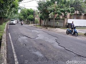 Jalan Raya Langsep Kota Malang Telan Banyak Korban Karena Berlubang