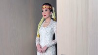 Jessica Mila terlihat anggun memakai baju pernikahan adat Batak. Foto: dok.Instagram Story Jessica Mila