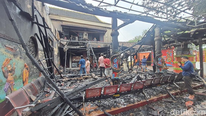 kebakaran Klenteng Hiap Thian Kion di mojokerto