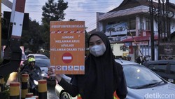 Komunitas Edan Sepur, Penjaga Warga di Perlintasan Kereta