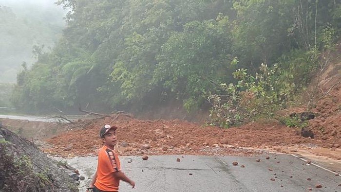Longsor di Malalak, jalur alternatif Padang-Bukittinggi. (Foto: Istimewa)