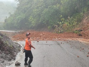 Longsor di Malalak, Jalur Alternatif Padang-Bukittinggi Ditutup
