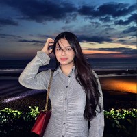 Sudah mengenal makeup, penampilan Lovely Rumangkang pun jadi terlihat makin cantik. Bahkan cantiknya sampai menyaingi sang mama. Foto: Instagram/@lovelyrum