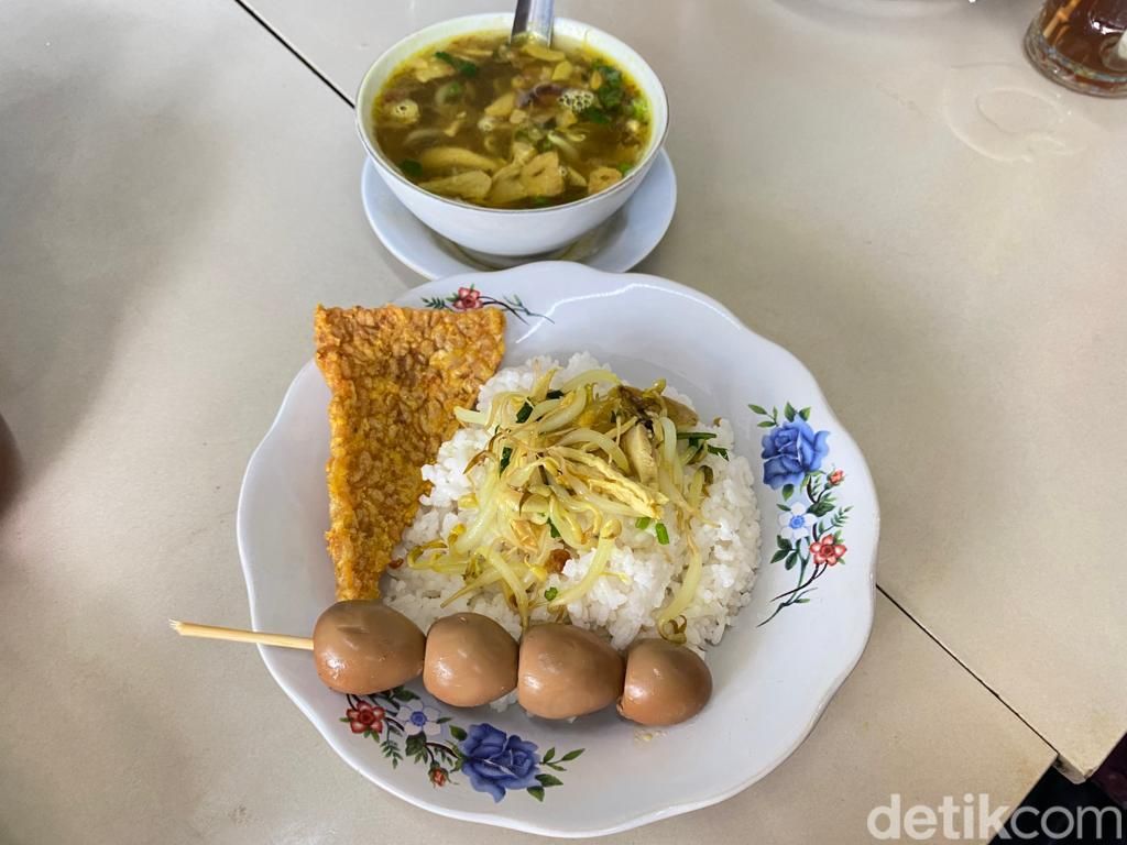 Mantul! Soto Kudus Legendaris di Sini Diracik Pakai Ayam Kampung