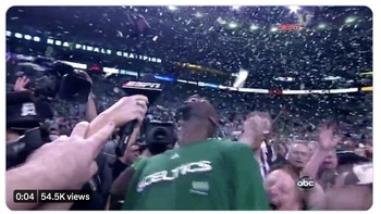 Rasa kemenangan yang sudah lama tidak dirasakan The Blues. Foto: Twitter