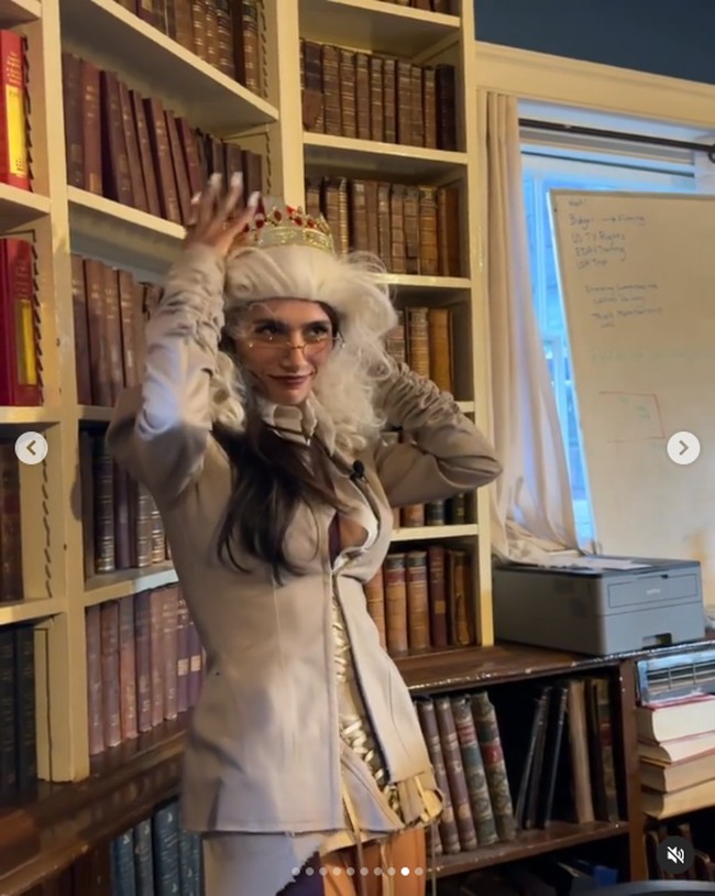 Mia pun mengerti bahwa akan ada orang-orang yang memadangnya sebelah mata tapi ia bertekad untuk membagikan pengalaman. Sindrom imposter sangat nyata bahkan ketika aku di sana untuk bicara batasan dan kepercayaan diri dan pengalaman hidupku yang mungkin boleh kalian nilai semua kalian, tapi aku berada di Oxford untuk apa yang telah aku lakukan dalam hidipku sejak itu, lanjut Mia.Foto: Instagram