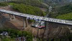 Momen Jembatan Rahmedetal di Jerman Dihancurkan