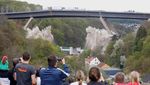 Momen Jembatan Rahmedetal di Jerman Dihancurkan