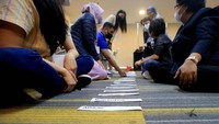 Para guru mengikuti workshop session yang dibagi menjadi tiga sesi dengan tema-tema yang dibahas mencakup experiential learning, general education, dan learning approach yang berfokus pada pengembangan kompetensi murid.