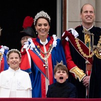 Saat berada di Istana Buckingham usai penobatan Raja Charles II, Pangeran Louis juga jadi atensi karena berbagai ekspresi gemasnya. Foto: Dok. Getty Images, Wireimage