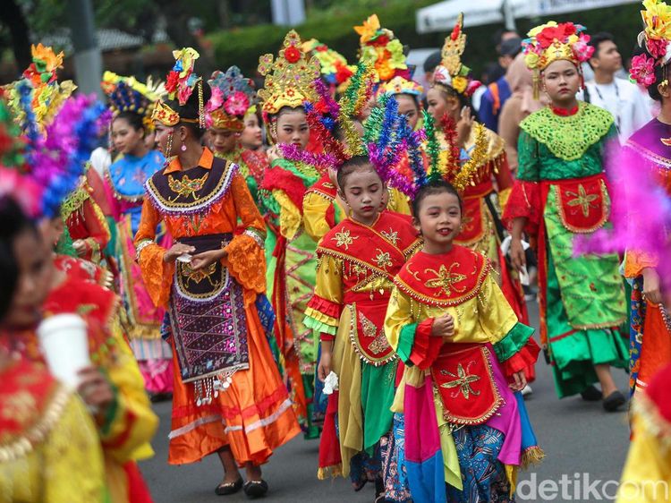 Parade Etnik Nusantara Para Penyintas Kanker Payudara