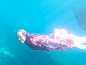 Cerita Ria Ricis Sempat Panik saat Nyelam Pakai Baju Mermaid