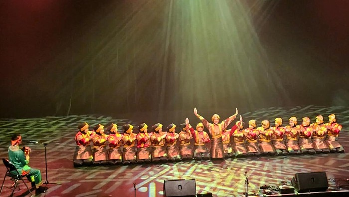 Keberhasilan Tim Tari Saman SMA Islam Al Azhar BSD berhasil meraih juara umum katagori Folklore di ajang Internatinal Competition Etoiles De Paris 2023.
