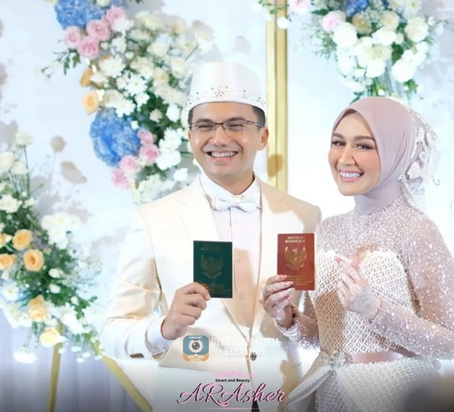 Sahrul Gunawan dan Dine Mutiara resmi menikah pada 6 Mei. Pernikahan tersebut dilangsungkan di Gedong Putih, Bandung.Foto: dok. Instagram