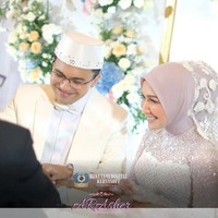 Cerita cinta Sahrul Gunawan dan Dine Mutiara bak drama cinta. Sahrul mengaku bahwa telah mengajak menikah Dine Mutiara setiap hari sejak November 2022. Foto: dok. Instagram