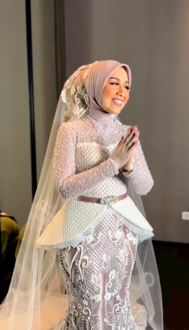 Meski menjabat sebagai direktur utama rumah sakit, namun Dine juga aktif dalam urusan politik. Diketahui ia menjabat sebagai Wakil Ketua Partai Demokrat DPD Jawa Barat. Foto: dok. Instagram