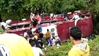 Innalillahi! Bus Masuk Jurang Di Kawasan Wisata Guci Tegal