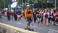 Pemprov DKI Jakarta kembali mengadakan hari bebas kendaraan bermotor (HBKB) atau car free day (CFD) di kawasan Jalan Sudirman-MH Thamrin usai libur Idul Fitri 2023.