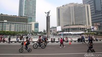 Pantauan detikcom di Bundaran HI, Minggu (7/5/2023), pukul 07.35 WIB, terlihat sejumlah warga tengah berolahraga.