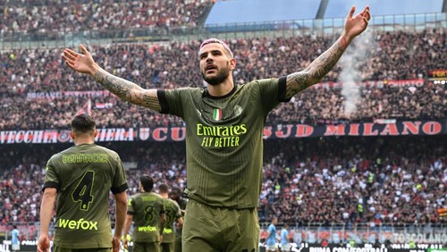 MILAN, ITALY - MAY 06: Theo Hernandez of AC Milan celebrates during the Serie A match between AC MIlan and SS Lazio at Stadio Giuseppe Meazza on May 06, 2023 in Milan, Italy. (Photo by Claudio Villa/AC Milan via Getty Images)
