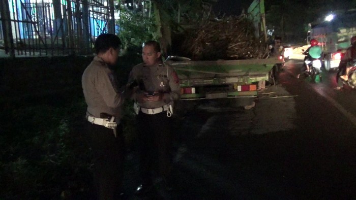 Truk tebu yang menimpa motor di Lumajang diamankan polisi