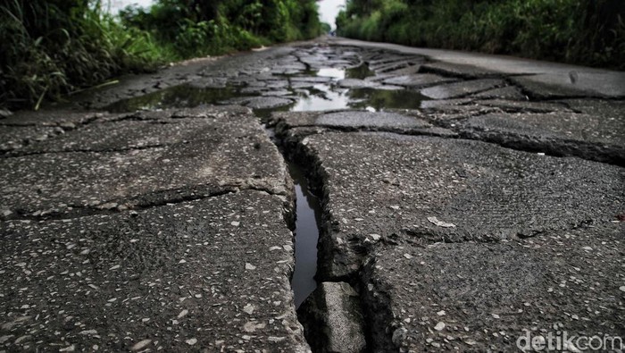 Parrah 10 Km Jalan Kali CBL Bekasi Rusak Parah dan Bahayakan Pengendara