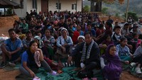 Bentrokan antaretnis itu pertama kali pecah setelah ribuan orang anggota kelompok etnis itu ikut dalam aksi unjuk rasa yang digelar Persatuan Pelajar Semua Suku Manipur untuk memprotes potensi masuknya kelompok etnis mayoritas Meitei ke dalam kelompok Scheduled Tribe di India.