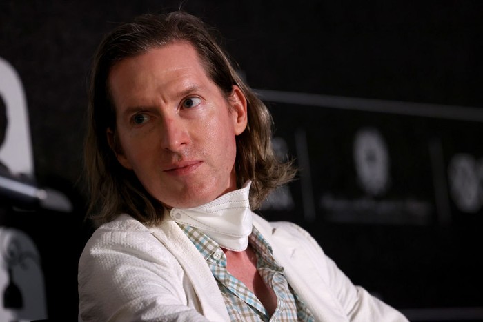 Wes Anderson saat bertemu penonton dan penggemar di Il Cinema in Piazza, St. Cosimato Square, Roma, Italia, pada 6 Juli 2022.
