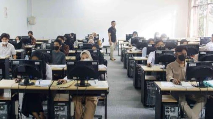 1.820 Peserta Ikuti UTBK Unesa, 80 Gugur di Hari Pertama
